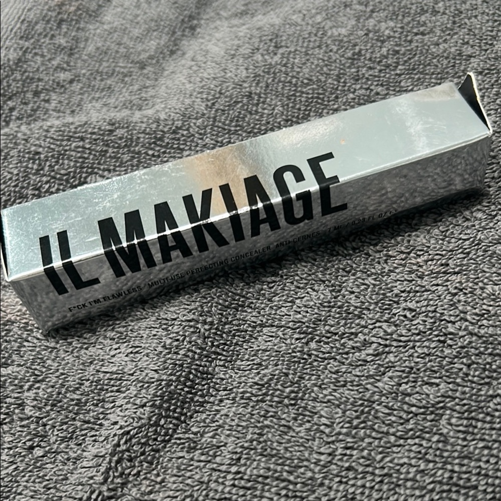 IL MAKIAGE Silver Concealer